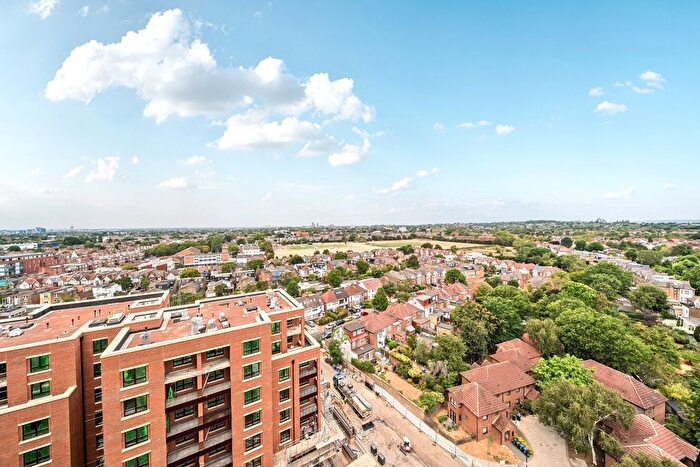 2 Bedroom Flat For Sale In Lexden Road, Acton, London, W3