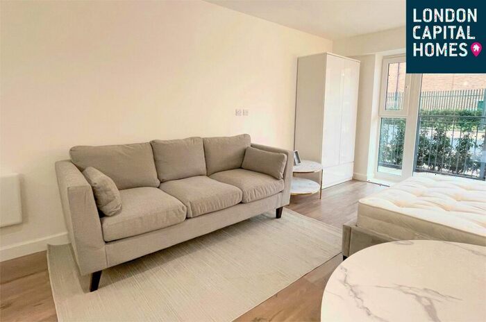 Apartment To Rent In Fairbank House, Beaufort Square, London, NW9