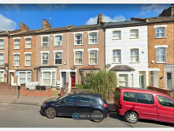 Studio To Rent In Green Lane, London, SE20