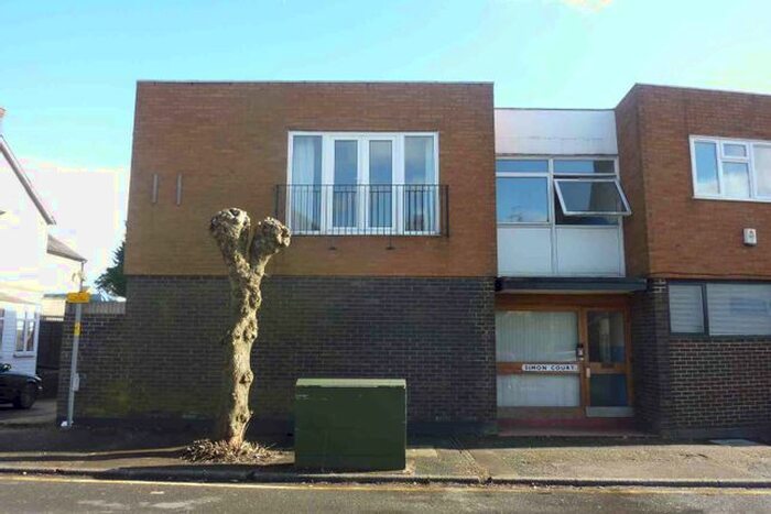 2 Bedroom Flat To Rent In Koh-I-Noor Avenue, Bushey, WD23