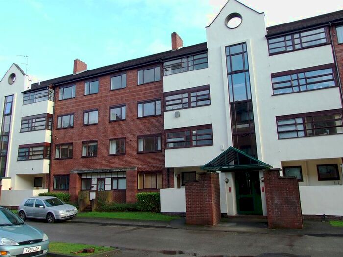 3 Bedroom Flat To Rent In Cassandra Court, Asgard Drive, Salford, M5