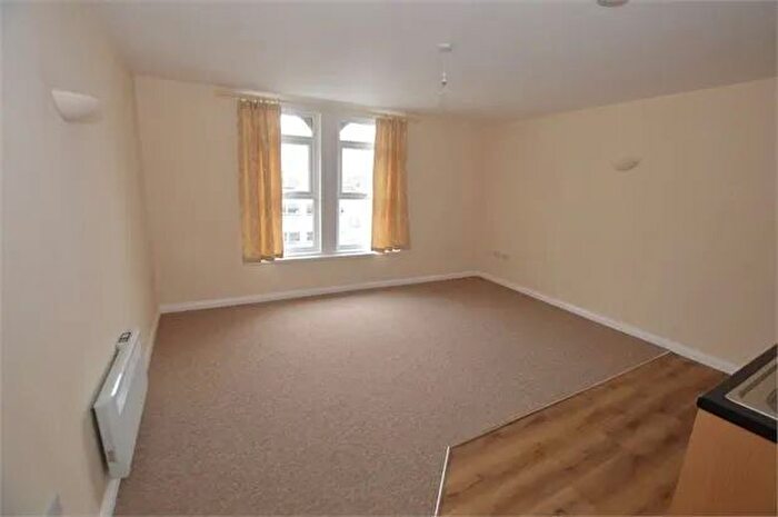 1 Bedroom Flat To Rent In Bank Street, Newton Abbot, Devon., TQ12