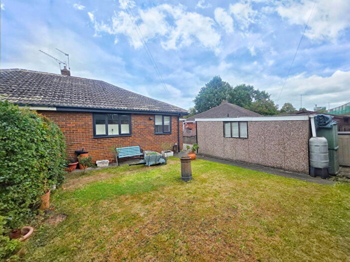 2 Bedroom Semi-Detached Bungalow For Sale In Pogmoor Road, Barnsley, S75