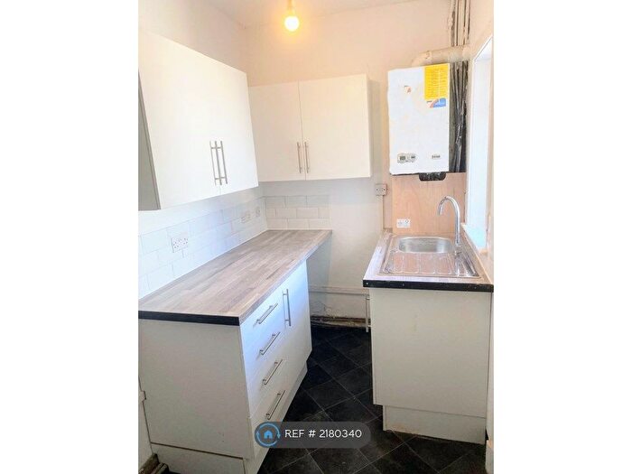 2 Bedroom Terraced House To Rent In Piccadilly Road, Burnley, BB11