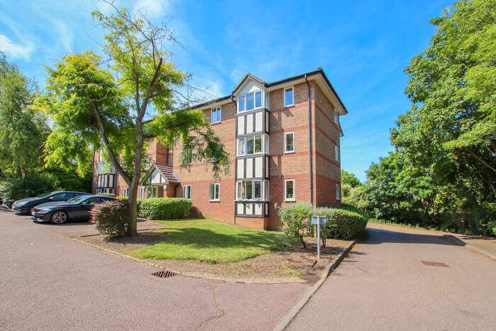 2 Bedroom Apartment To Rent In Deer Close, Hertford, SG13