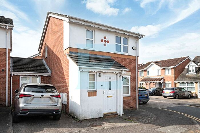 3 Bedroom Link Detached House For Sale In Longfield Avenue, Mill Hill, London, NW7