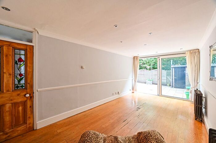 3 Bedroom Flat For Sale In Popham Street, Islington, London, N1
