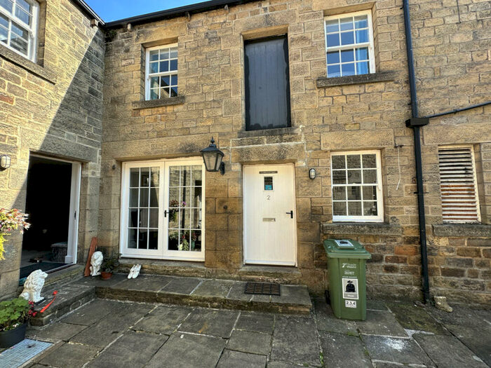 2 Bedroom Cottage For Sale In Back High Street, Harrogate, HG3