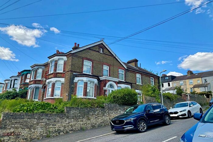 3 Bedroom End Of Terrace House For Sale In Buckland Avenue, Dover, CT16