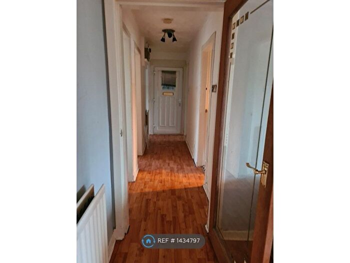 2 Bedroom Flat To Rent In Balcurvie Road, Glasgow, G34