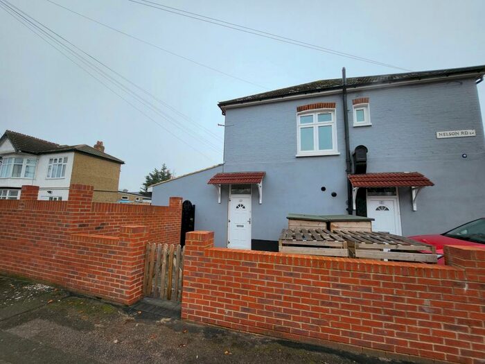 2 Bedroom Flat To Rent In Rowden Park Gardens, Chingford, London, E4