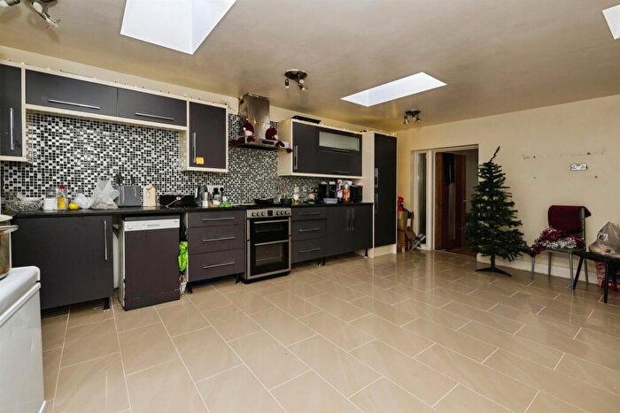 4 Bedroom Terraced House For Sale In Henry Street, Peterborough, PE1