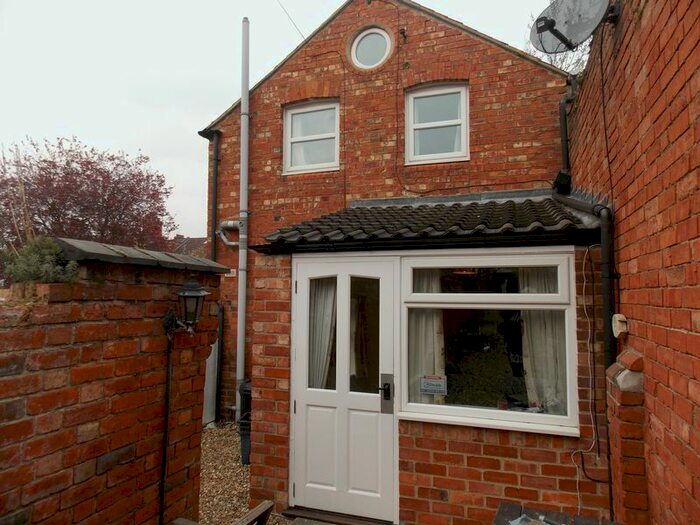 1 Bedroom Terraced House To Rent In Abington Avenue, Northampton, NN1