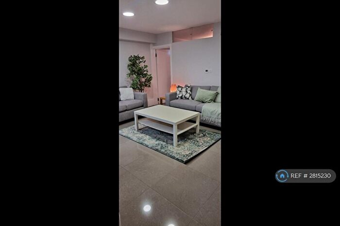 2 Bedroom Flat To Rent In Stamford Hill, London, N16