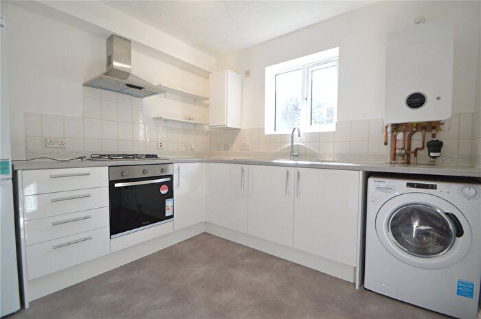 2 Bedroom Flat To Rent In Chartwell Close, Croydon, CR0