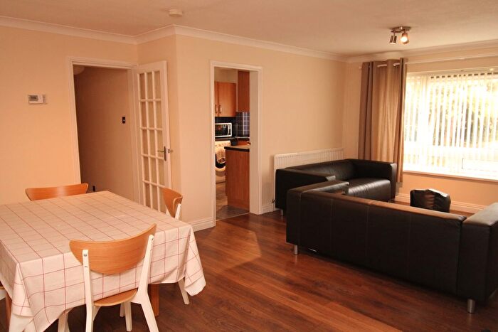 2 Bedroom Flat To Rent In Old Abbey Gardens, Harborne, Birmingham, B17
