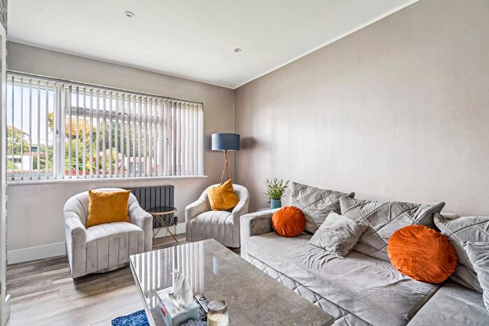 3 Bedroom Flat For Sale In Kenton Lane, Harrow Weald, Harrow, HA3