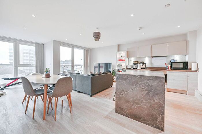 3 Bedroom Flat For Sale In Wandle Road, Central Croydon, Croydon, CR0