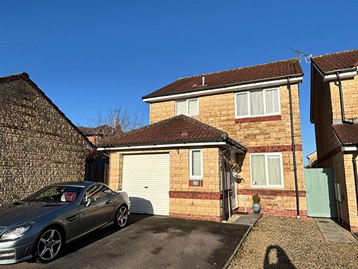 3 Bedroom Detached House For Sale In Oak Road, Chippenham, SN14