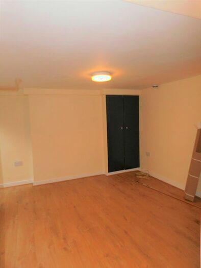 Studio To Rent In Brookhill Road, Woolwich, SE18