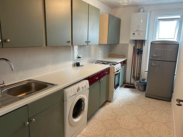 1 Bedroom Flat To Rent In The Broadway, Friern Barnet Road, Friern Barnet, N11