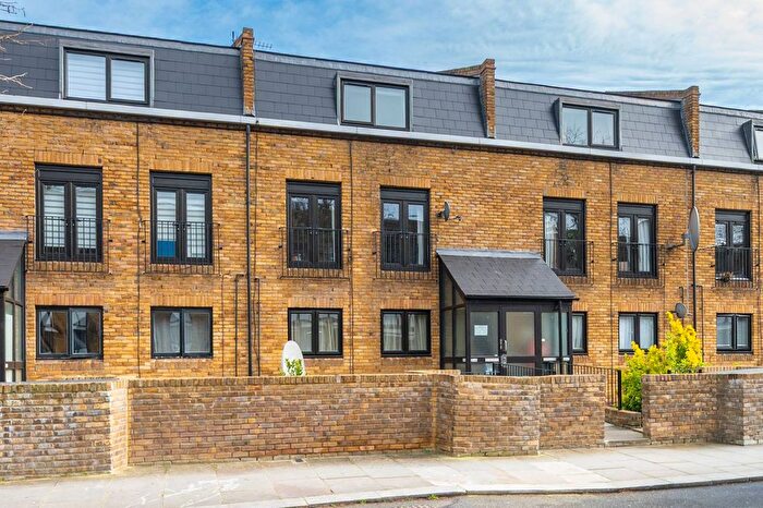 3 Bedroom Flat To Rent In Wornington Road, Ladbroke Grove, London, W10