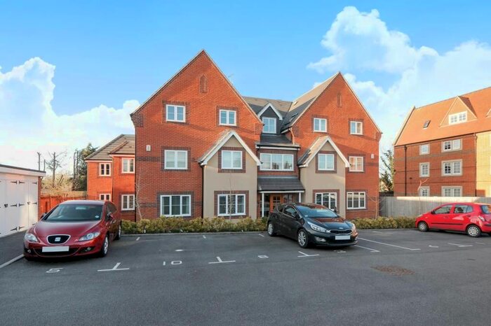 2 Bedroom Flat To Rent In Newbury, Berkshire, RG14