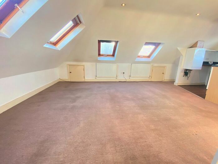Studio To Rent In Great Cambridge Road, Enfield, EN1