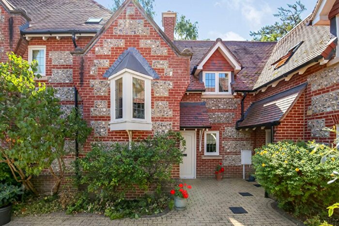 3 Bedroom Detached House For Sale In Florence Court, Wilton, Salisbury, Wiltshire, SP2