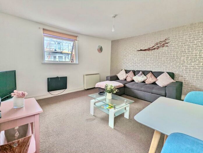 3 Bedroom Apartment To Rent In Osborne Road, Southsea, PO5