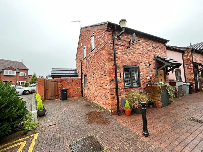 2 Bedroom House To Rent In Highgrove Mews, Wilmslow, SK9