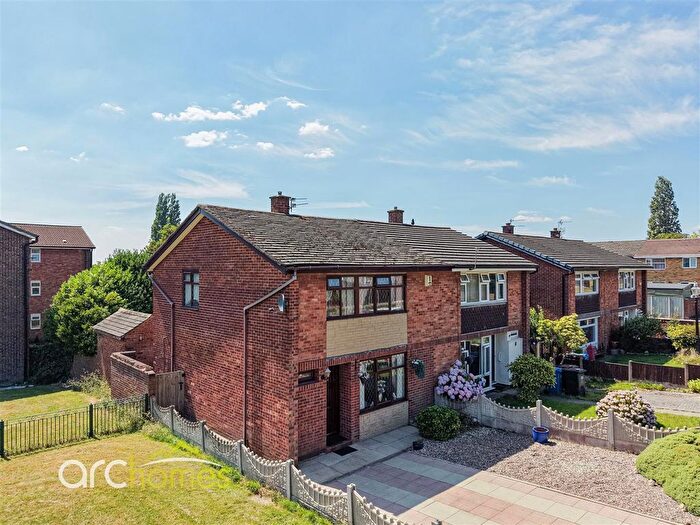 3 Bedroom Semi Detached House For Sale In Norfolk Close, Hindley, Wigan, WN2
