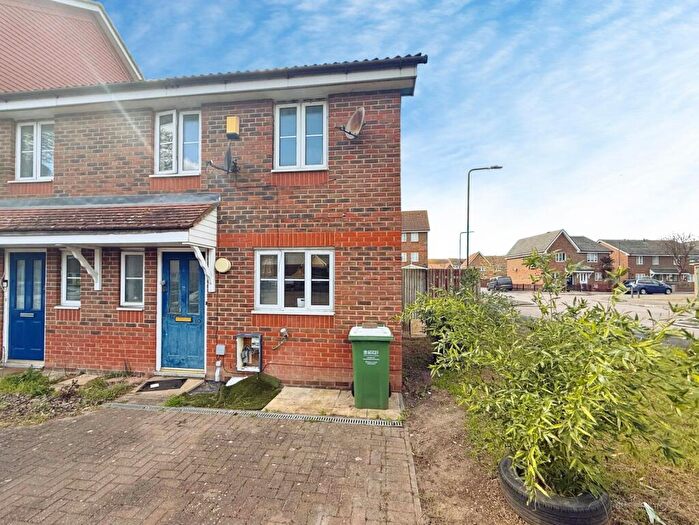 3 Bedroom End Of Terrace House For Sale In Princess Close, London, SE28