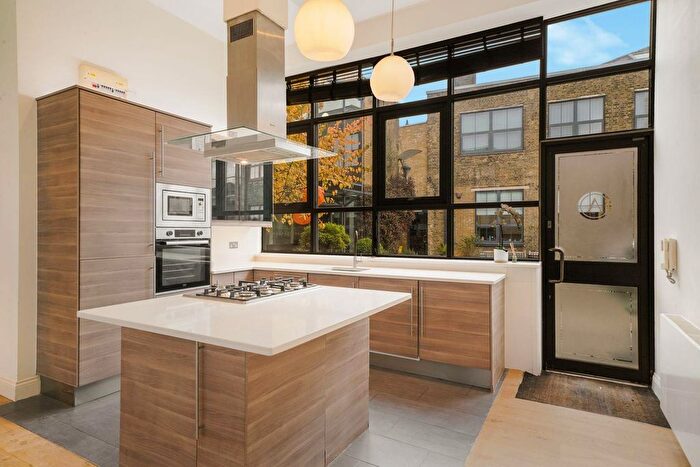 3 Bedroom Flat To Rent In Villiers Road, Willesden, NW2