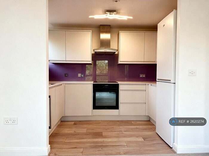 2 Bedroom Flat To Rent In Finlay Court, Crawley, RH10