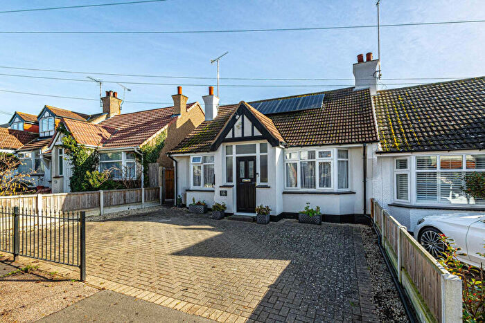 2 Bedroom Semi-Detached Bungalow For Sale In Tankerville Drive, Leigh-on-sea, SS9