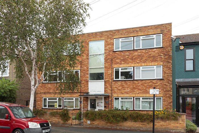 2 Bedroom Flat For Sale In Mornington Road, Leytonstone, E11