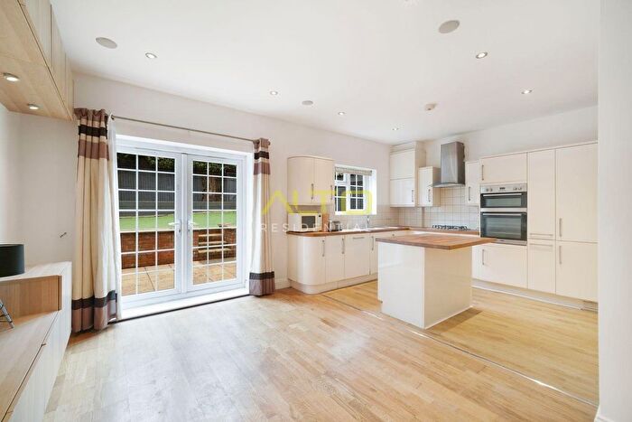 2 Bedroom Flat To Rent In Dagmar Avenue, Wembley, Middlesex, HA9