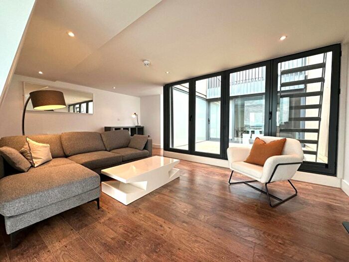 2 Bedroom Flat To Rent In New York Road, Leeds, West Yorkshire, LS2