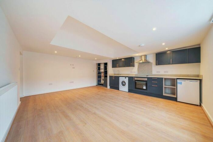 2 Bedroom Flat To Rent In Kings Street, Maidstone, ME14