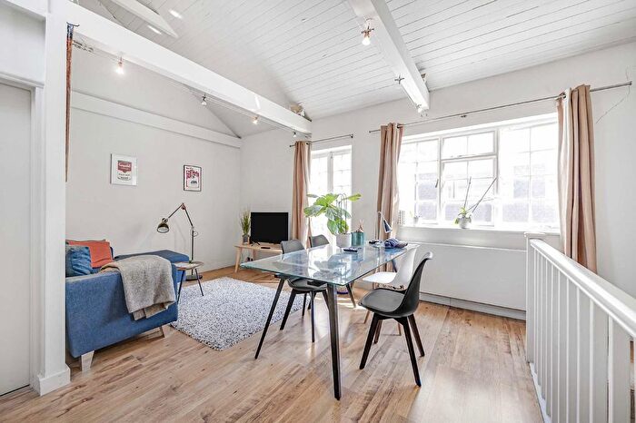 1 Bedroom Flat To Rent In Simon Close, Portobello Road, London, W11