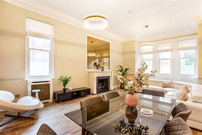 3 Bedroom Flat To Rent In Sloane Gardens, Chelsea, SW1W