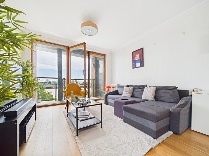 2 Bedroom Flat To Rent In Shackleton Court, Maritime Quay, London, E14