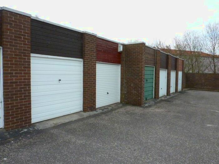 Garage / Parking To Rent In Craigmount Hill, Craigmount, Edinburgh, EH4