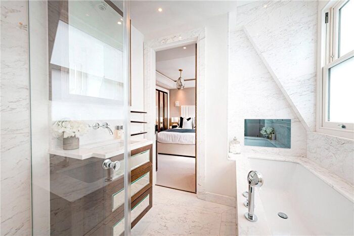 3 Bedroom Flat To Rent In Prince Of Wales Terrace, London, W8