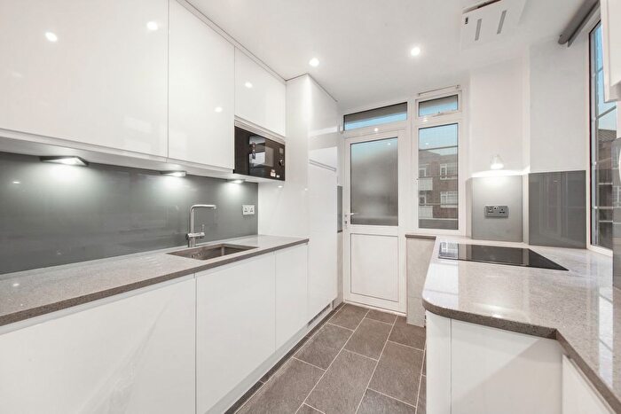 2 Bedroom Flat To Rent In Eamont Court, Shannon Place, NW8