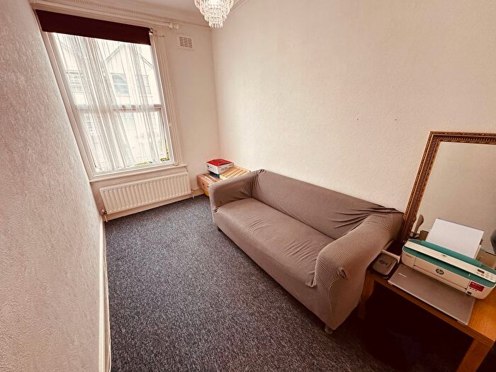 1 Bedroom Flat To Rent In Holly Park Road, London, N11