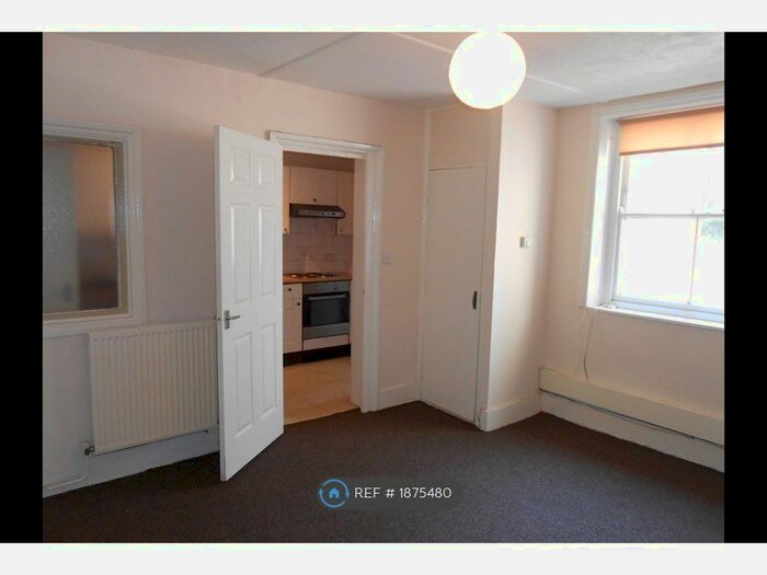 2 Bedroom Flat To Rent In Carisbrooke Road, St Leonards On Sea, TN38