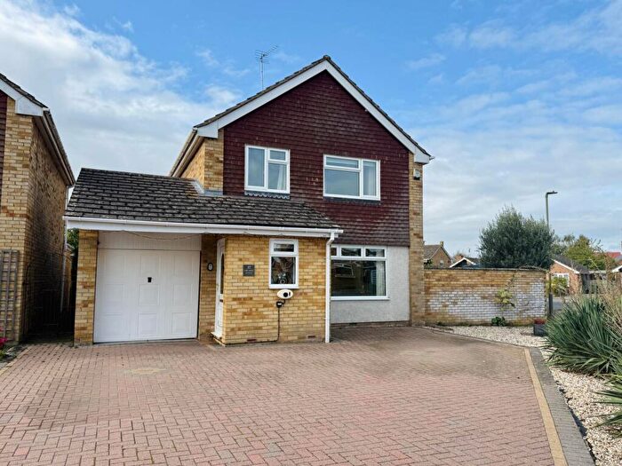 3 Bedroom Detached House For Sale In Fir Tree Avenue, Wallingford, OX10
