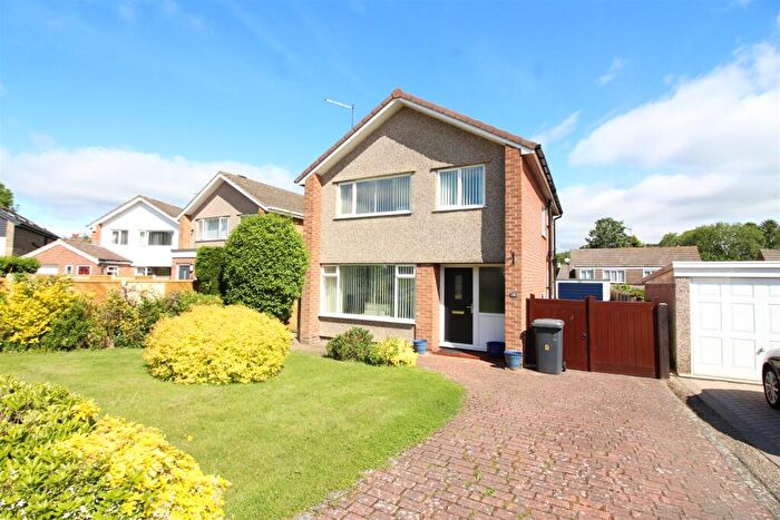 3 Bedroom Detached House For Sale In Arthursdale Close, Scholes, Leeds, LS15